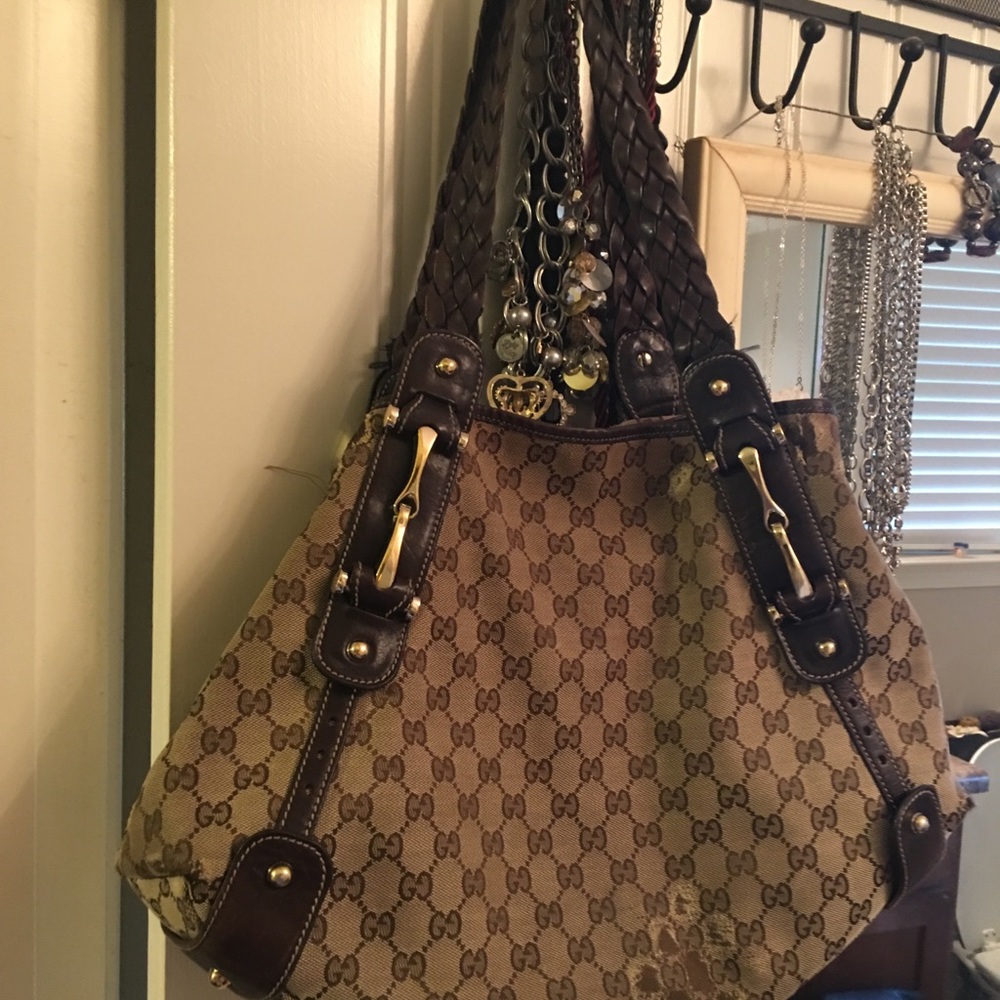 Gucci handbag with wallet and make up bag